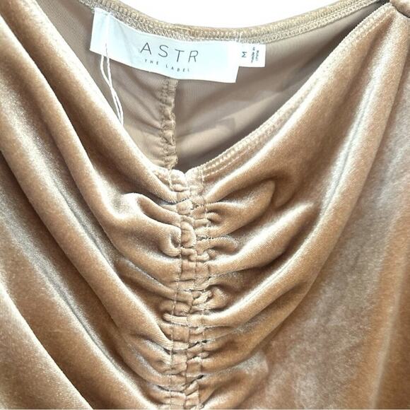 ASTR the label - Vanya Velvet Top in Blush Nude NWOT - Picture 7 of 13